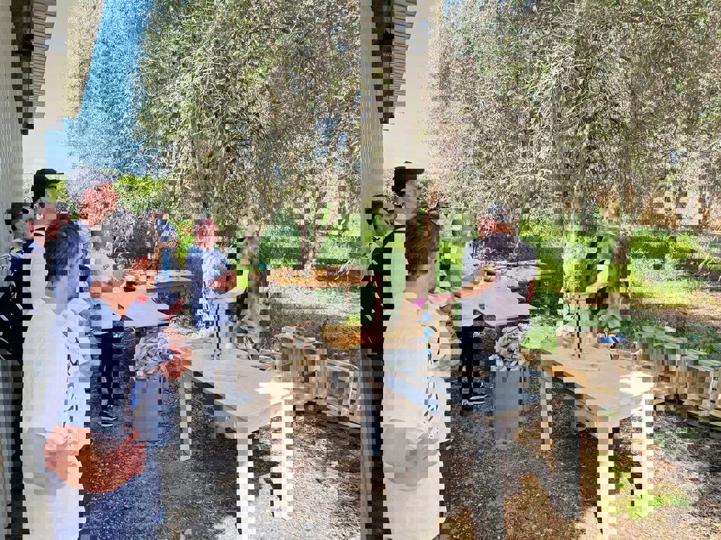 יום המעשים הטובים חזית הבית 16