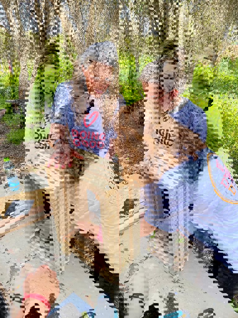 יום המעשים הטובים חזית הבית 19