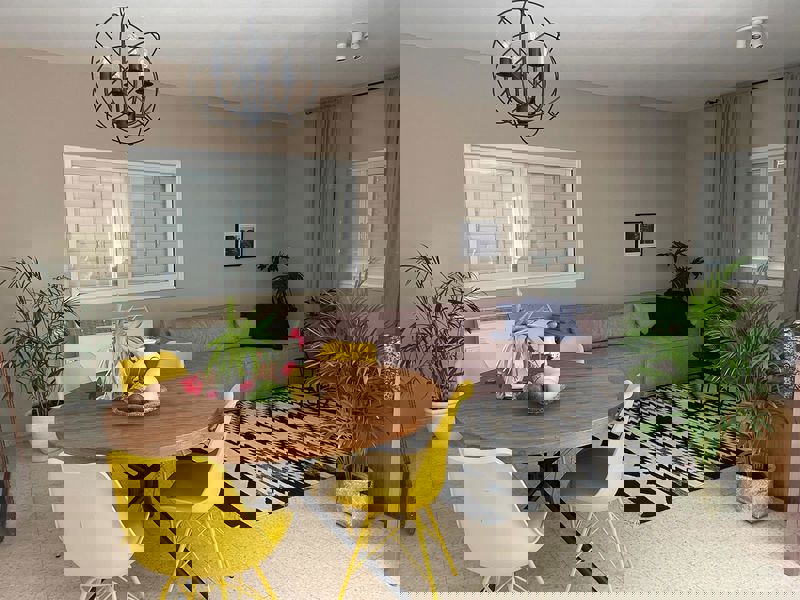 ניתן לבחור תמונות מהמאגר שבתר או להוסיף תמונות חדשות על ידי גרירה