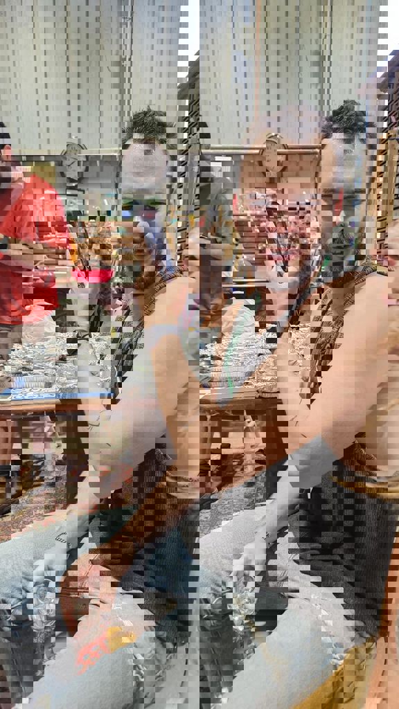 המשפחות של חזית הבית 102