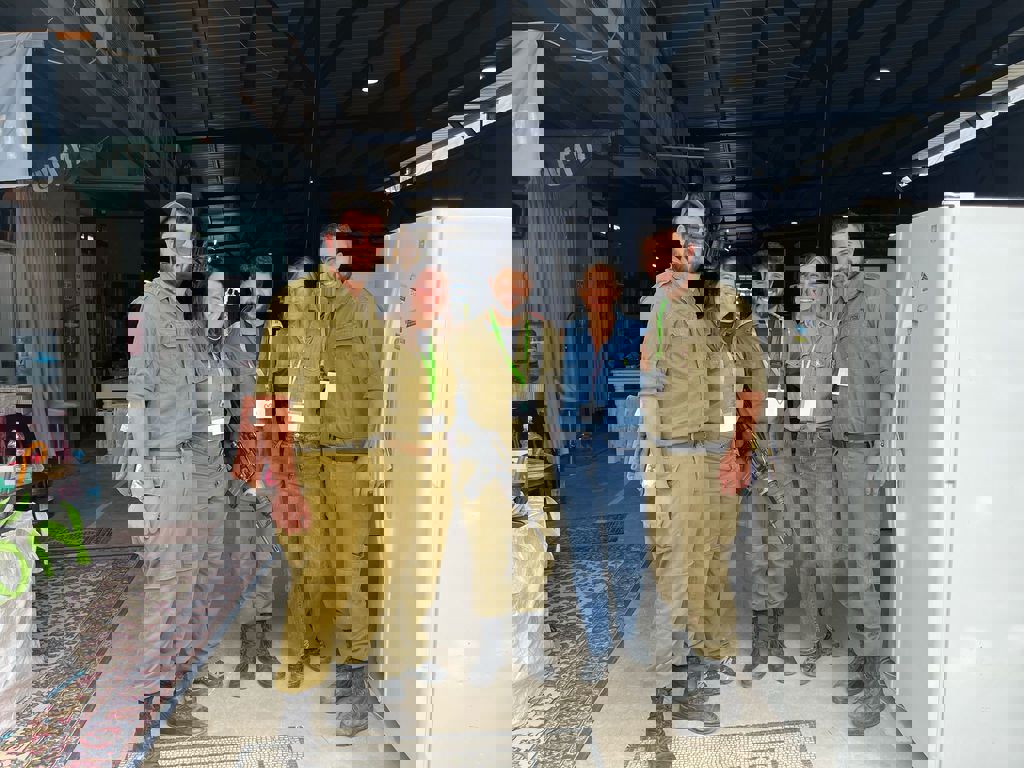 המשפחות של חזית הבית 63