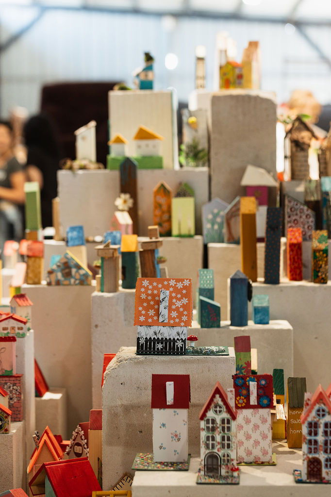 מיצג עם שלם עושה בית 1