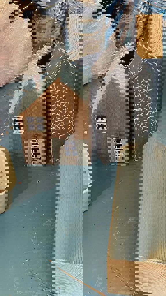 מיצג עם שלם עושה בית